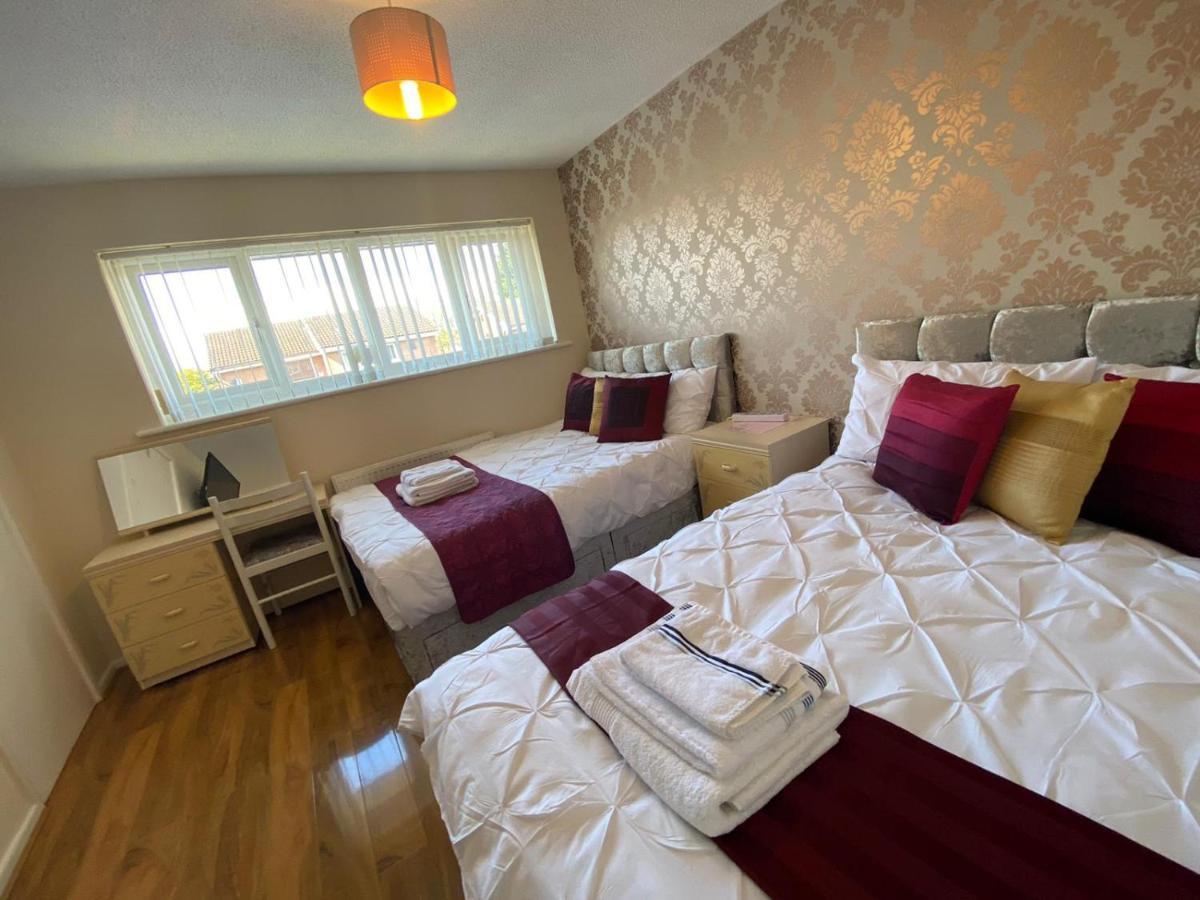 Gardner Holidays House Манчестър Екстериор снимка