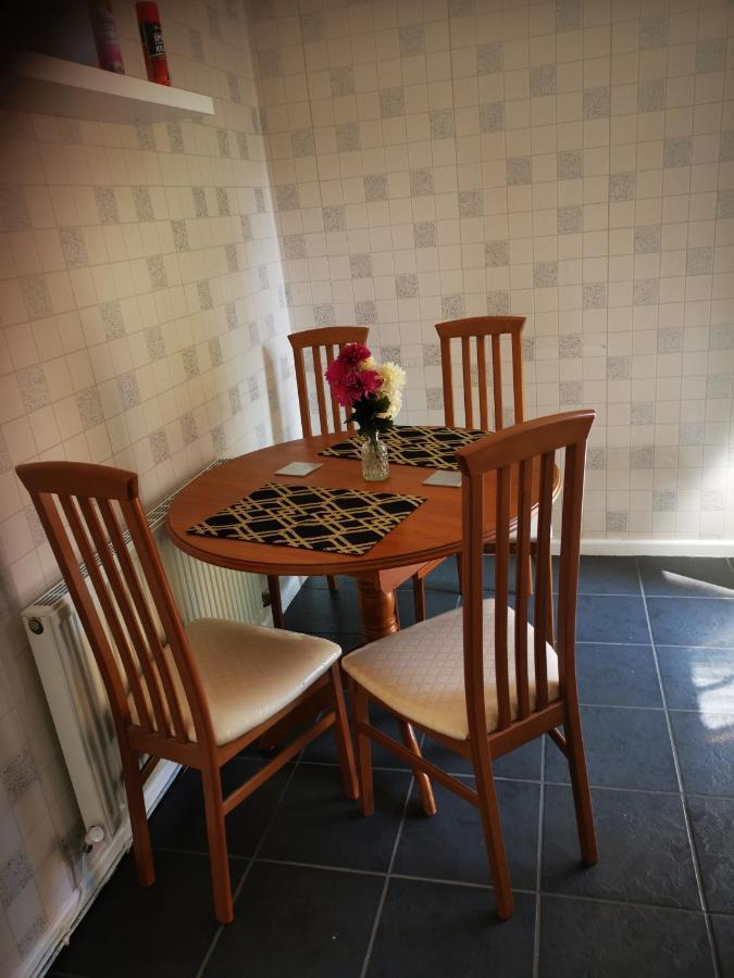 Gardner Holidays House Манчестър Екстериор снимка